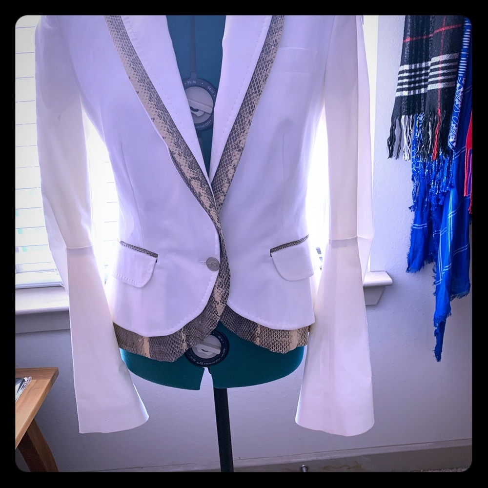 D&G cream and lizard fitted jacket size 6